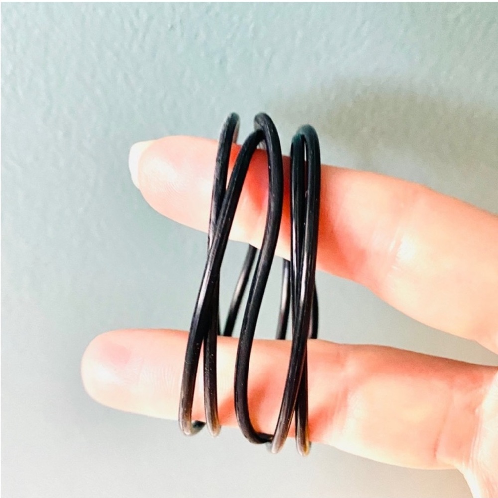 Hot Topic Black Rubber Gummy Bracelets 10 pc Silicone Jelly Wristbands 80s retro - Picture 6 of 10